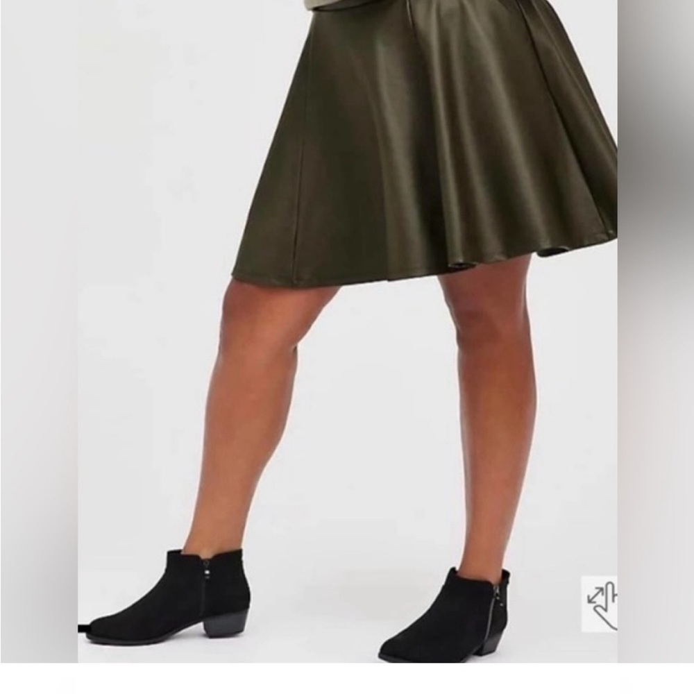 Torrid green mini skirt with pockets new with tags